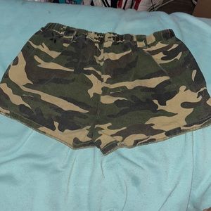 Green/tan camo shorts with two real front pockets and two faux front pockets